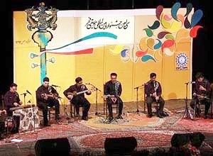 اجرای گروه موسیقی آوا به خوانندگی وحید تاج در خرم آباد