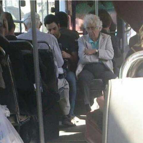 رهبر لرستانی ارکستر سمفونیک ایران در اتوبوس شرکت واحد 