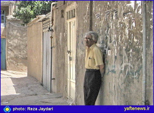 استاد حميد ايزدپناه در كوچه هاي قديمي درب دلاكان خرم آباد