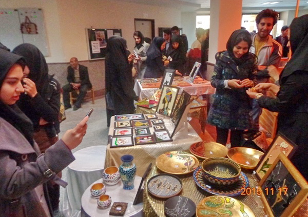 برپايي نمایشگاه فروش محصولات صنایع دستی خرم‌آباد، بروجرد، الشتر و نورآباد