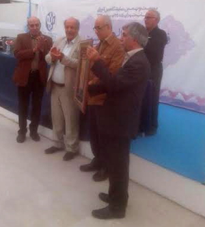 تجلیل از افتخار لرستانی مطبوعات ایران در نمایشگاه کتاب/ نهضت مجموعه‌سازی را جدی بگیرند