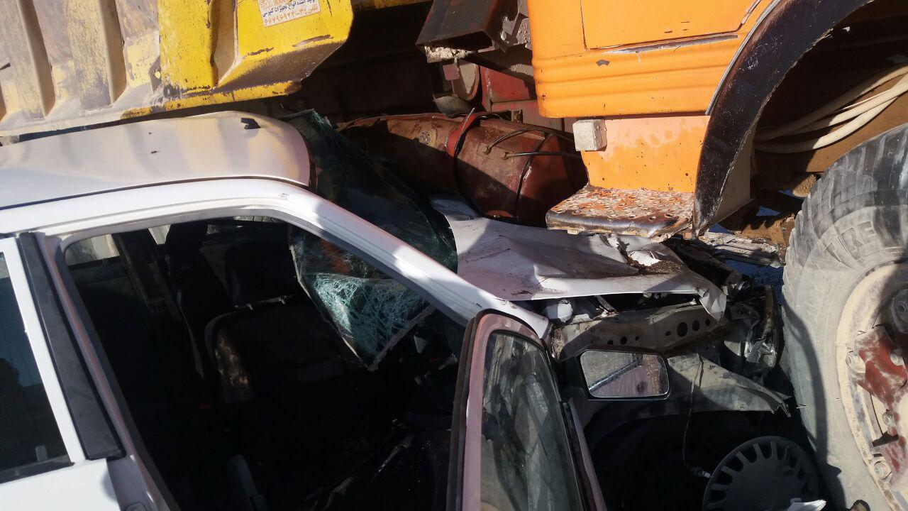 تصادف پراید با ماشین راهسازی درخرم‌آباد/ خودروی شهروند دورودی آتش گرفت