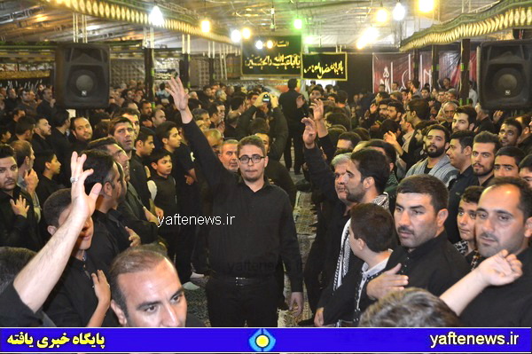 مراسم عزاداری شب چهار محرم لرستانی‌ها در تهران نوحه‌خوانی علی جهان‌آرا در جمع عزاداران حسینی پایتخت