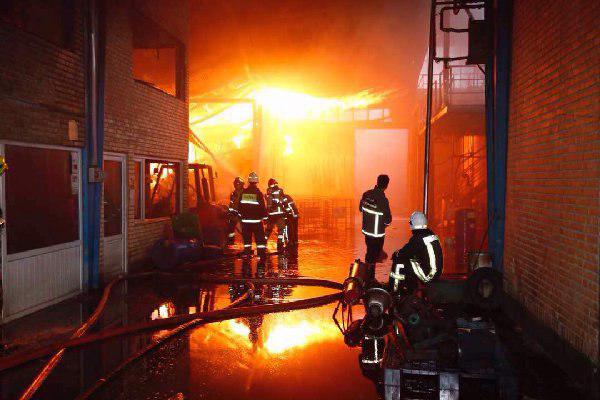 آتش‌سوزی در کارخانه آرد قدیم بروجرد