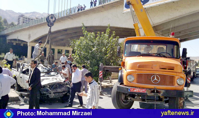 گزارش تصويري سقوط وانت از پل انقلاب خرم‌آباد به درون رودخانه