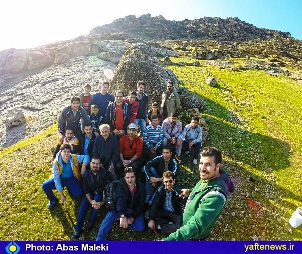 صعود مشترک و کاشت بلوط توسط هنرمندان و روزنامه‌نگاران در ارتفاعات خرم آباد